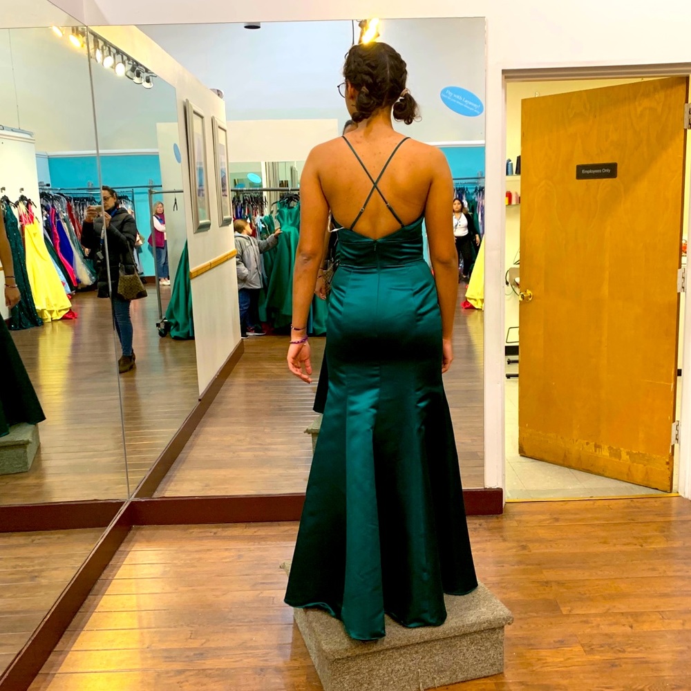 Emerald green prom dress!